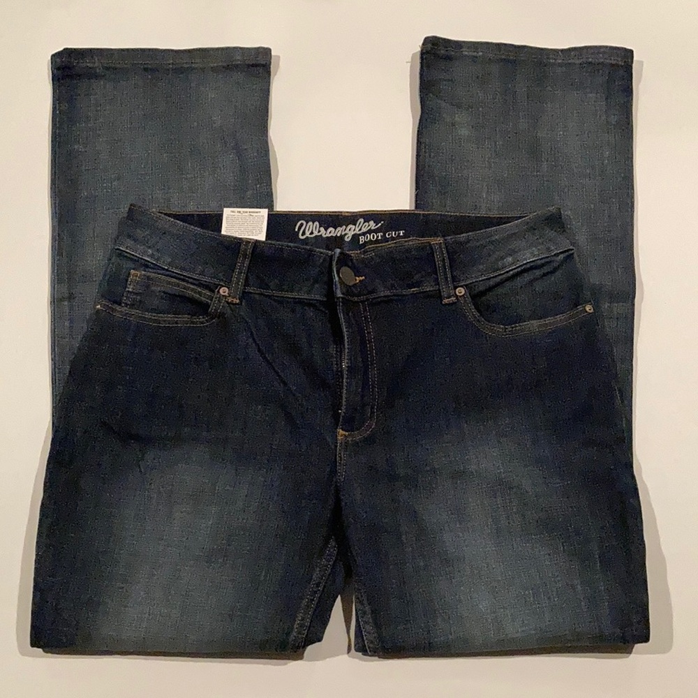 Women’s wrangler dark blue boot cut jeans/ brand new. Size 15 X 32.